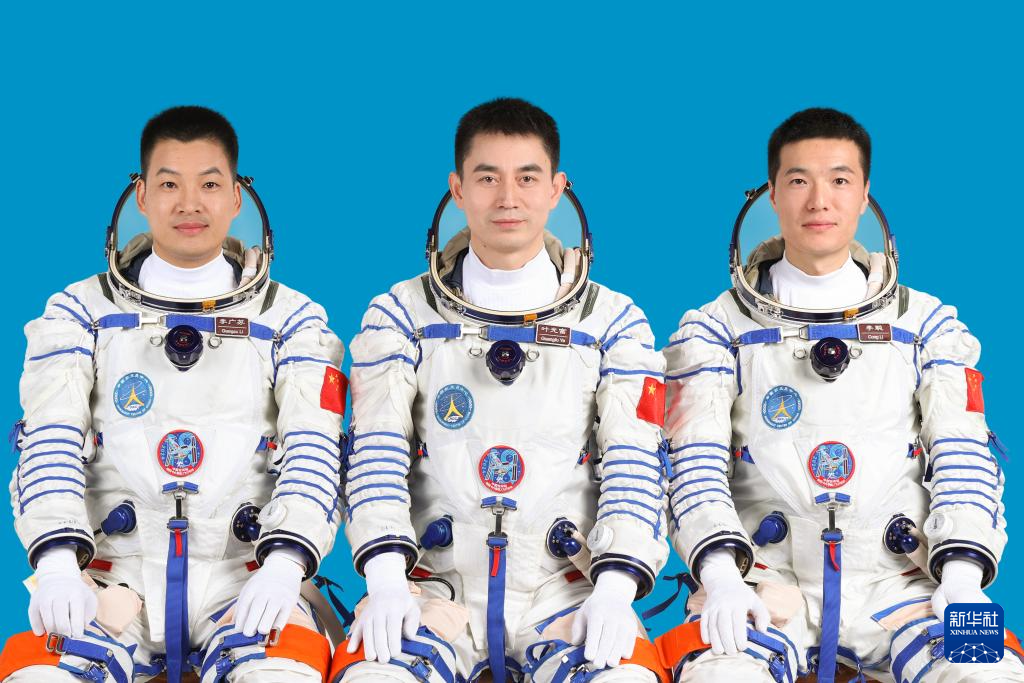 神舟十八号航天员,李广苏（左） 叶光富（中） 李聪（右）