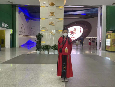 太阳城娱乐“华夏之光”展厅2021级小小志愿者蒋师娇
